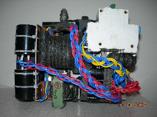 Вид со стороны силовых диодов, конденсаторов, дросселя, входного фильтра, диодного моста и схемы вольтодобавки